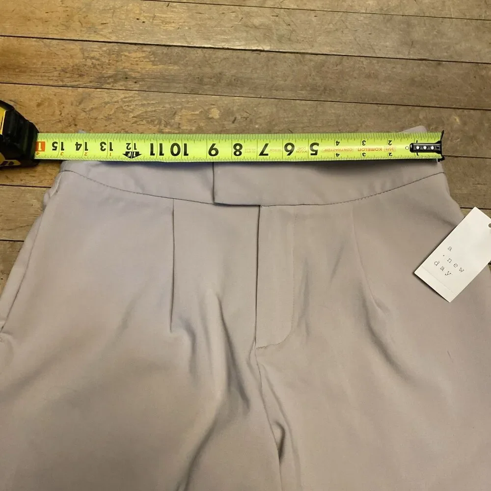 A New Day Shorts Women’s Size 8 NWT Beige Stretch 4” Inseam